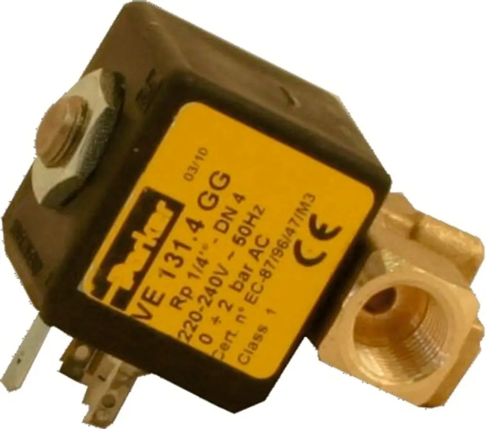 Schwarzes Magnetventil mit orangem Etikett, Hersteller Wolf, zur Verwendung in Heizungsanlagen, Verbindungselemente an der Unterseite, elektrischer Anschluss seitlich.